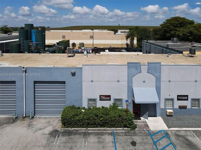 8450 NW 68 ST, Doral, FL 33166