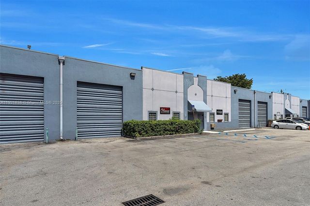 8450 NW 68 ST, Doral, FL 33166