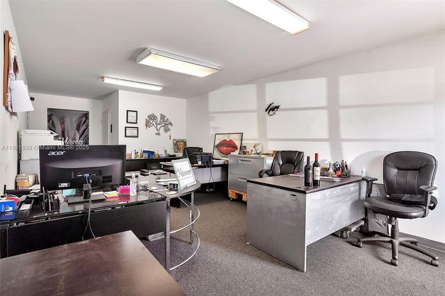 8450 NW 68 ST, Doral, FL 33166