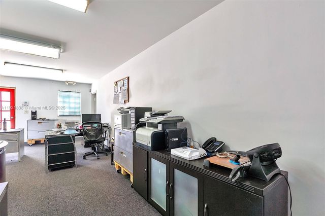 8450 NW 68 ST, Doral, FL 33166