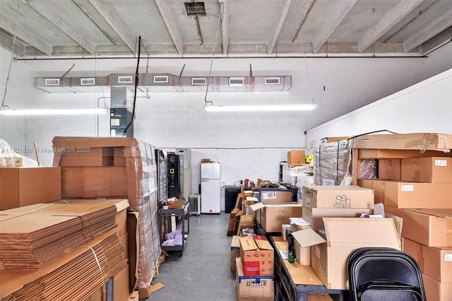 8450 NW 68 ST, Doral, FL 33166