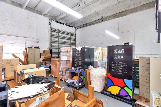 8450 NW 68 ST, Doral, FL 33166