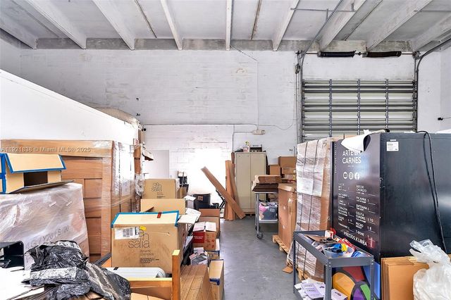 8450 NW 68 ST, Doral, FL 33166