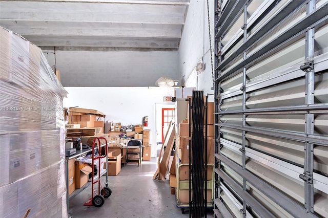 8450 NW 68 ST, Doral, FL 33166