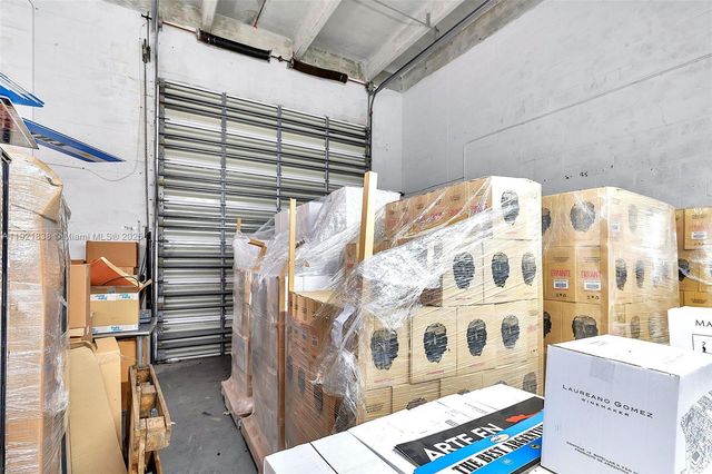 8450 NW 68 ST, Doral, FL 33166