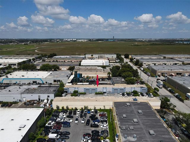 8450 NW 68 ST, Doral, FL 33166