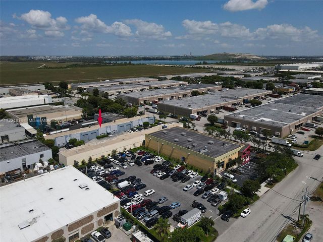 8450 NW 68 ST, Doral, FL 33166