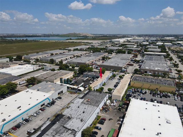 8450 NW 68 ST, Doral, FL 33166