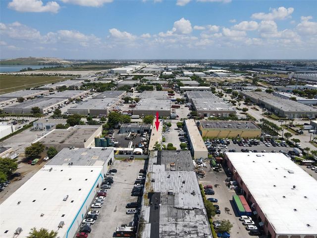 8450 NW 68 ST, Doral, FL 33166