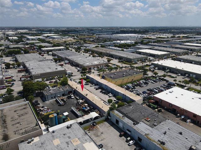 8450 NW 68 ST, Doral, FL 33166