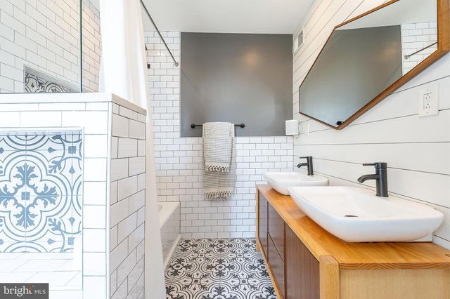 1640 S CHADWICK ST, Philadelphia, PA 19145