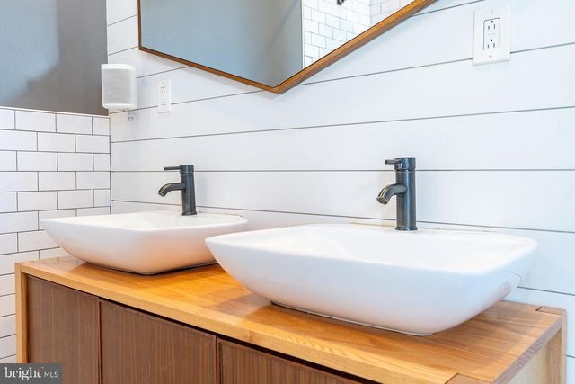 1640 S CHADWICK ST, Philadelphia, PA 19145