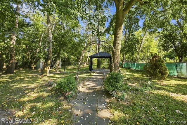 2931 Wisconsin Road, Troy, MI 48083