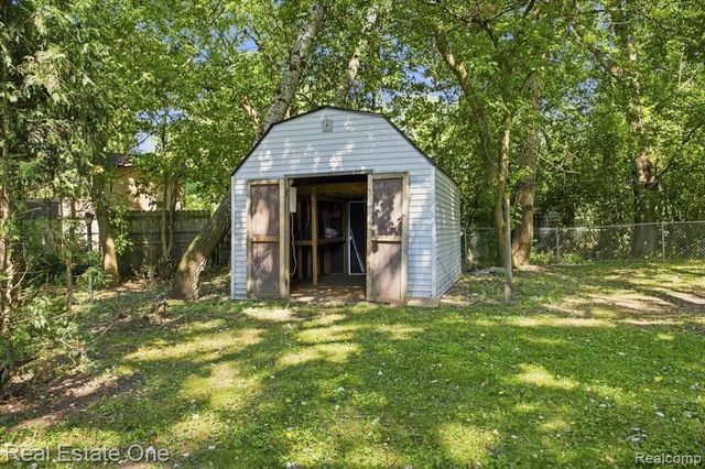 2931 Wisconsin Road, Troy, MI 48083
