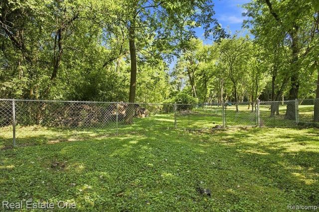 2931 Wisconsin Road, Troy, MI 48083