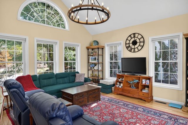 22 Picket Fence, Plymouth, MA 02360