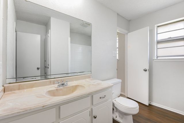 106 Willow Lane, Burleson, TX 76028