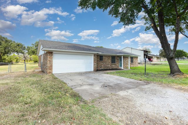 106 Willow Lane, Burleson, TX 76028