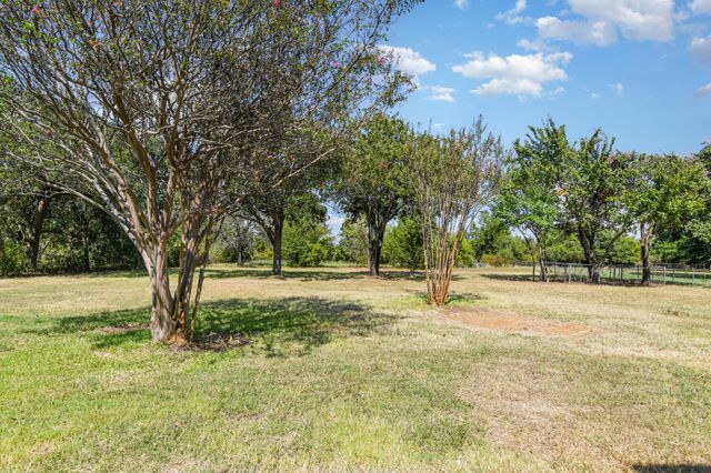 106 Willow Lane, Burleson, TX 76028