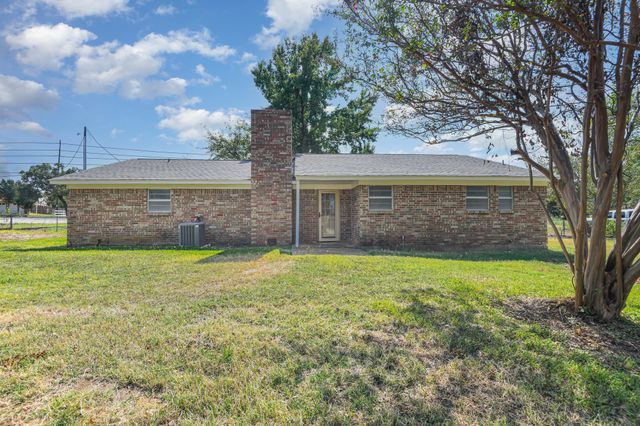 106 Willow Lane, Burleson, TX 76028