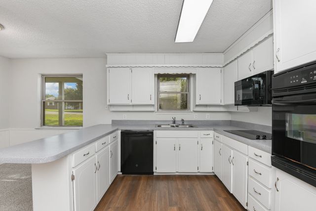 106 Willow Lane, Burleson, TX 76028