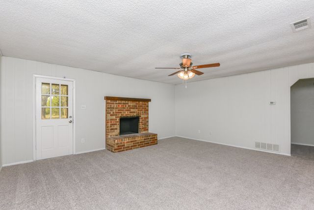 106 Willow Lane, Burleson, TX 76028