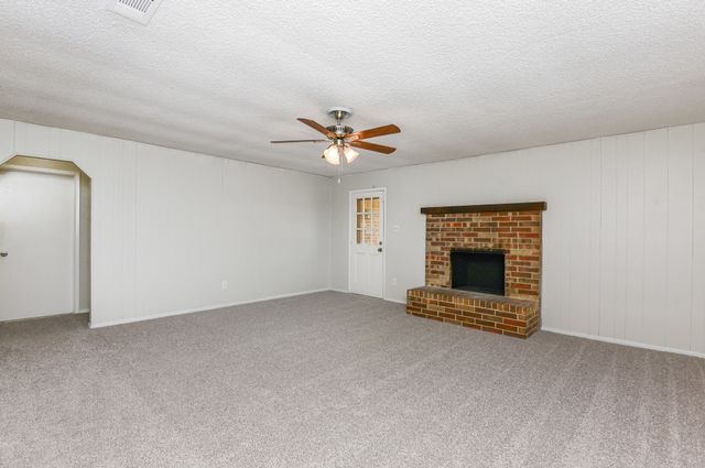 106 Willow Lane, Burleson, TX 76028