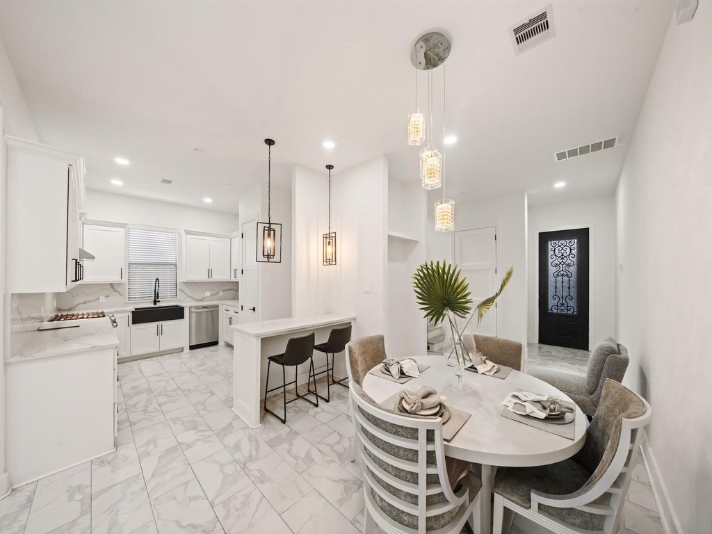 2416 Sumpter Street A, Houston, TX 77026