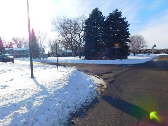 5676 Brandlwood Court 53, White Bear Lake, MN 55110