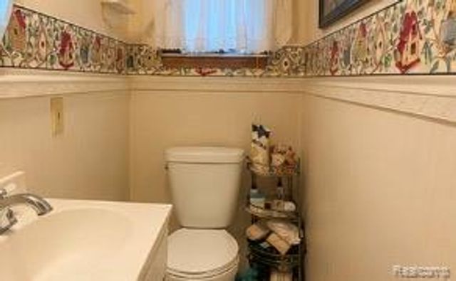 14864 Yorkshire Street, Southgate, MI 48195