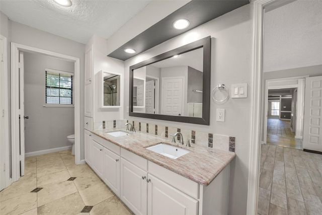 5147 Beechnut Street, Houston, TX 77096