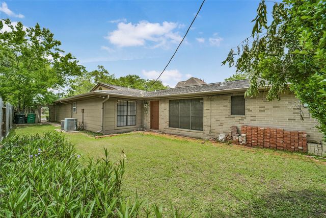 5147 Beechnut Street, Houston, TX 77096