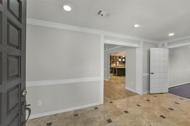 5147 Beechnut Street, Houston, TX 77096