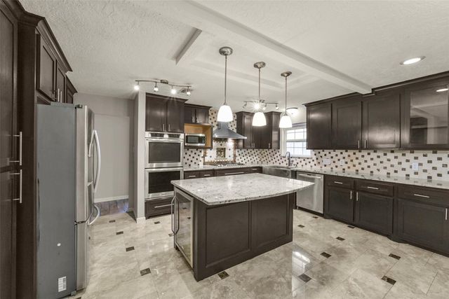 5147 Beechnut Street, Houston, TX 77096