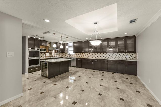 5147 Beechnut Street, Houston, TX 77096