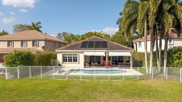 766 Sunflower Cir, Weston, FL 33327