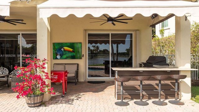 766 Sunflower Cir, Weston, FL 33327