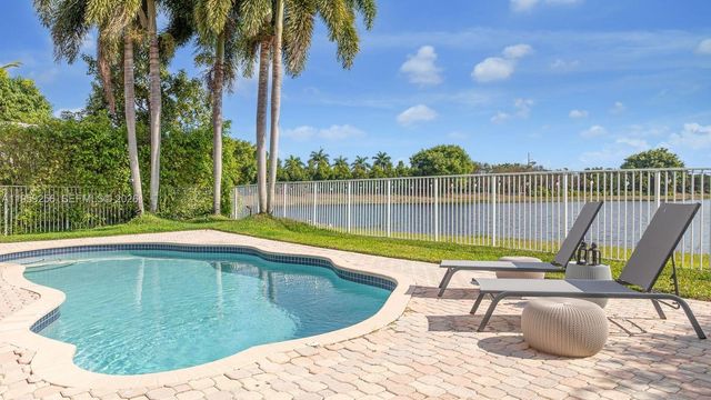 766 Sunflower Cir, Weston, FL 33327