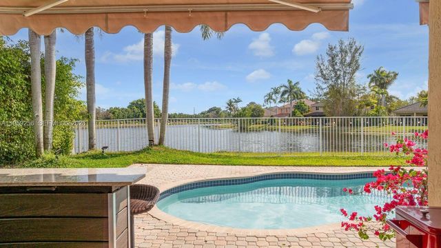 766 Sunflower Cir, Weston, FL 33327