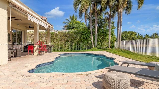 766 Sunflower Cir, Weston, FL 33327