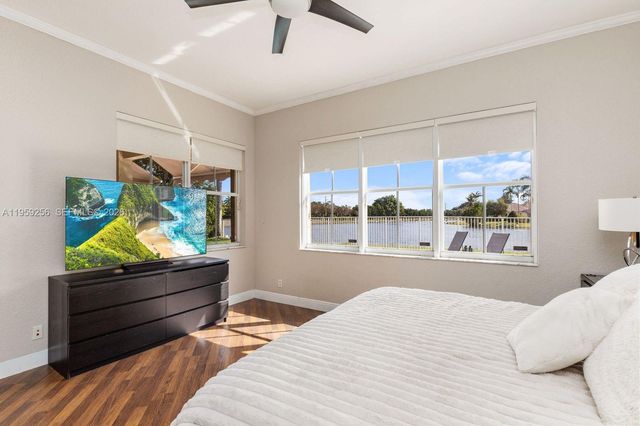 766 Sunflower Cir, Weston, FL 33327