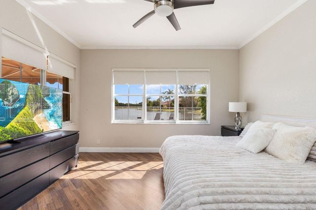 766 Sunflower Cir, Weston, FL 33327