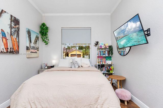 766 Sunflower Cir, Weston, FL 33327