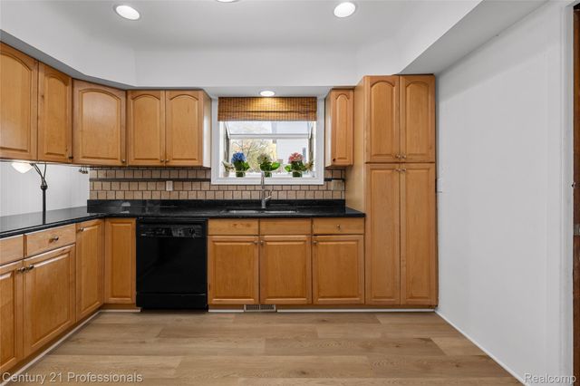 38106 Rockhill Street, Clinton Charter Township, MI 48036