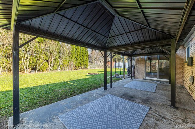 38106 Rockhill Street, Clinton Charter Township, MI 48036