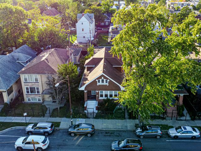 1138 N Central Avenue, Chicago, IL 60651
