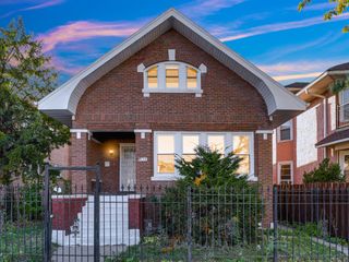 1138 N Central Avenue, Chicago, IL 60651