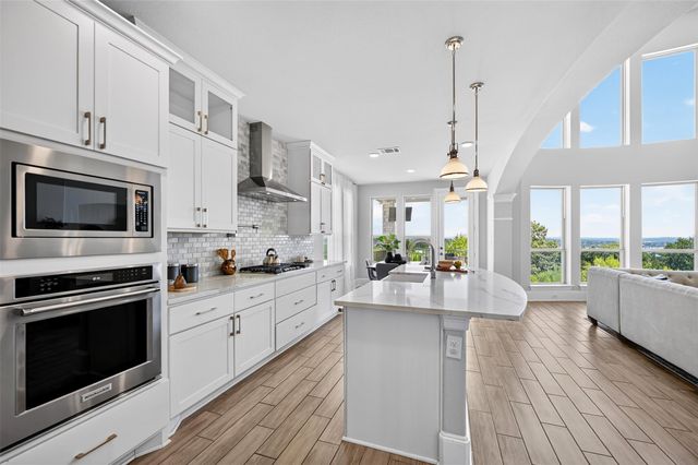 2400 Sunset Vista CIR 39, Spicewood, TX 78669