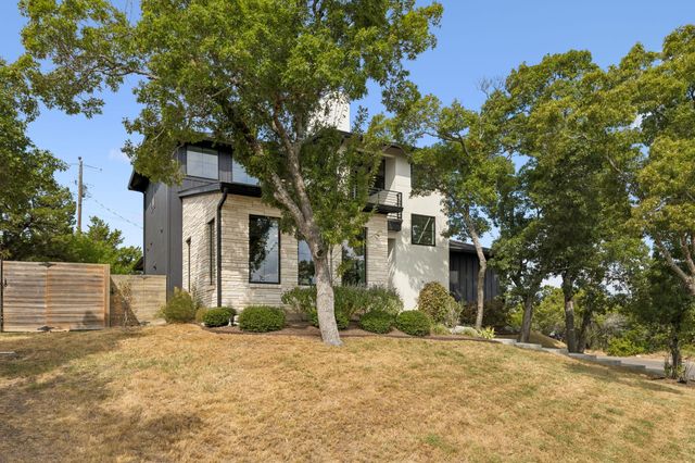 18511 Hobby LN, Jonestown, TX 78645