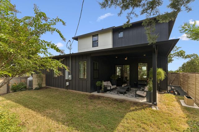 18511 Hobby LN, Jonestown, TX 78645